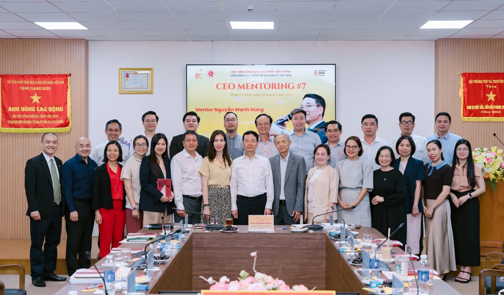 PLATFORM CỦA PLATFORMS: Không làm thay hệ sinh thái, mà làm nền cho hệ sinh thái