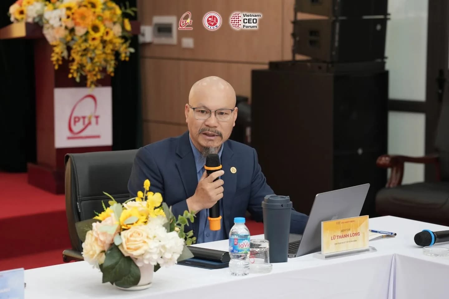 TIÊU CHUẨN DẪN DẮT CÔNG NGHỆ: Ai định nghĩa chuẩn, người đó định nghĩa cuộc chơi