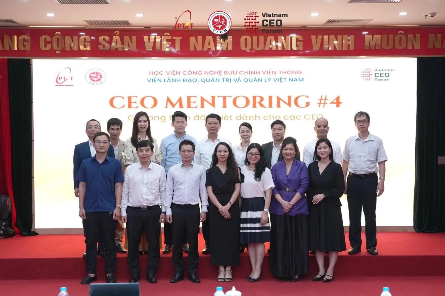 AI LÀ MÁY + NGƯỜI: Không thay con người, mà thiết kế lại cách con người làm việc